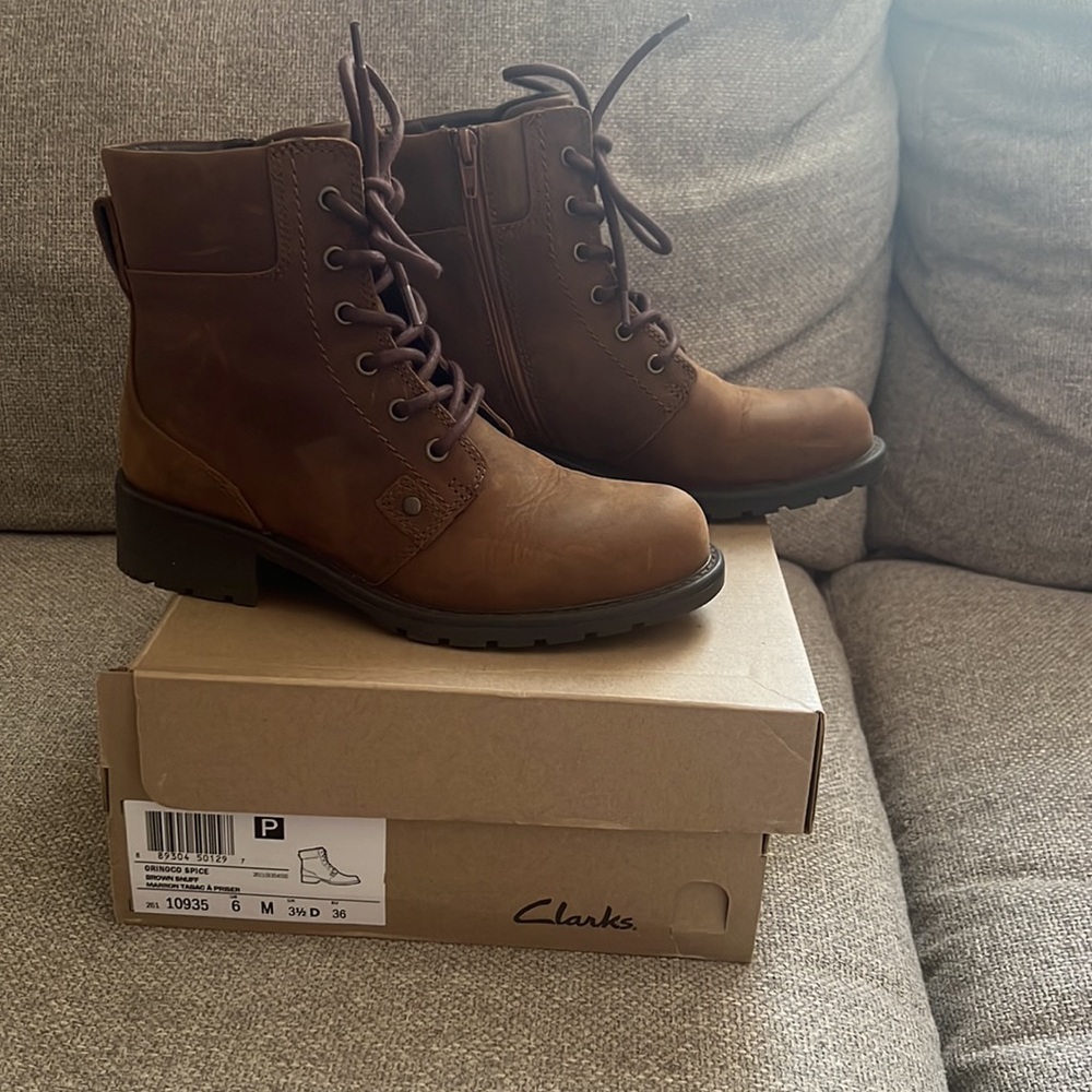 Clarks boots - Picture 2 of 4